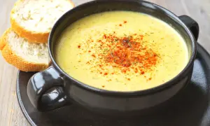 Zupa serowa: Serek topiony vs cheddar. Jak mieć krem bez grudek?
