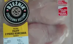 Lepki kurczak: Płukać czy wyrzucić? Ekspert radzi