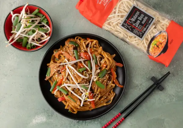 Idealny Chow Mein bez gotowania? Odkryj sekret sprężystych klusek!