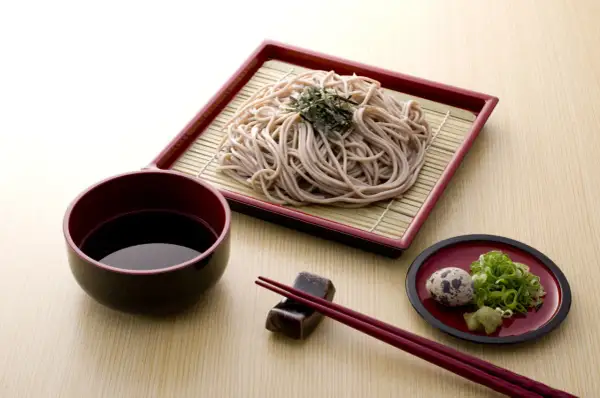 Makaron soba: jak gotować, by nigdy się nie kleił?